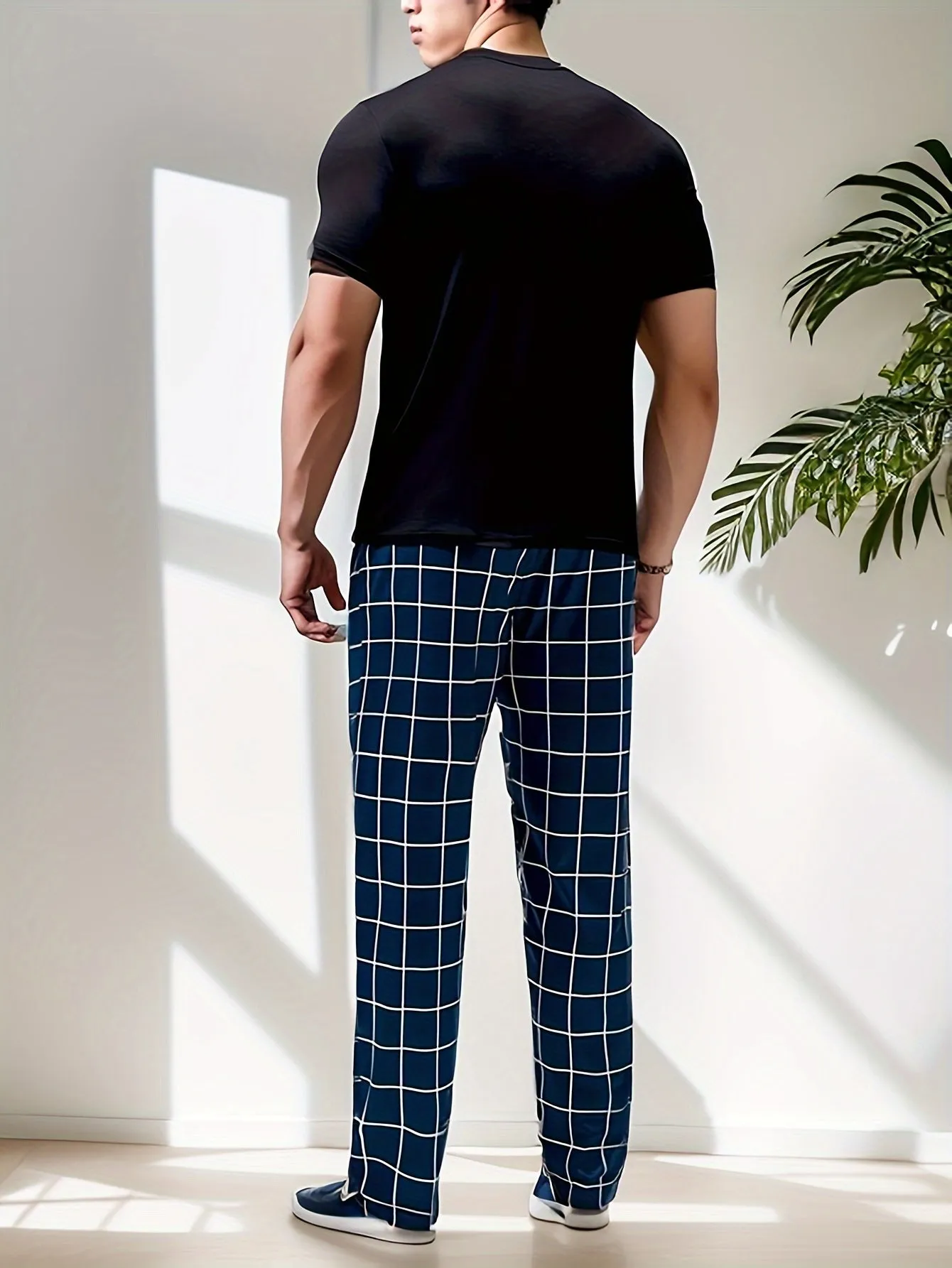 2 Pcs Mens Plaid Pocket Crew Neck Pajama Sets - Ultra Comfortable, Skin-Friendly, Medium Stretch, Asymmetrical Design, Polyester & Elastane Blend, Casual Loungewear for Cozy Nights - Perfect for All Seasons
