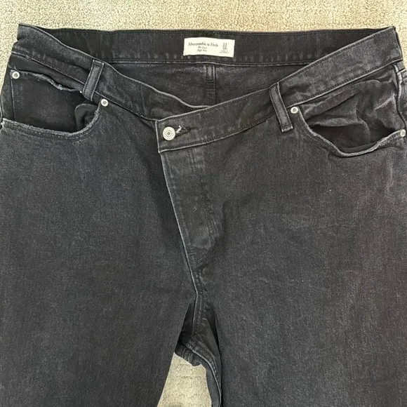 A&amp;F “The dad high rise” asymmetric criss cross waistband washed black grey gray