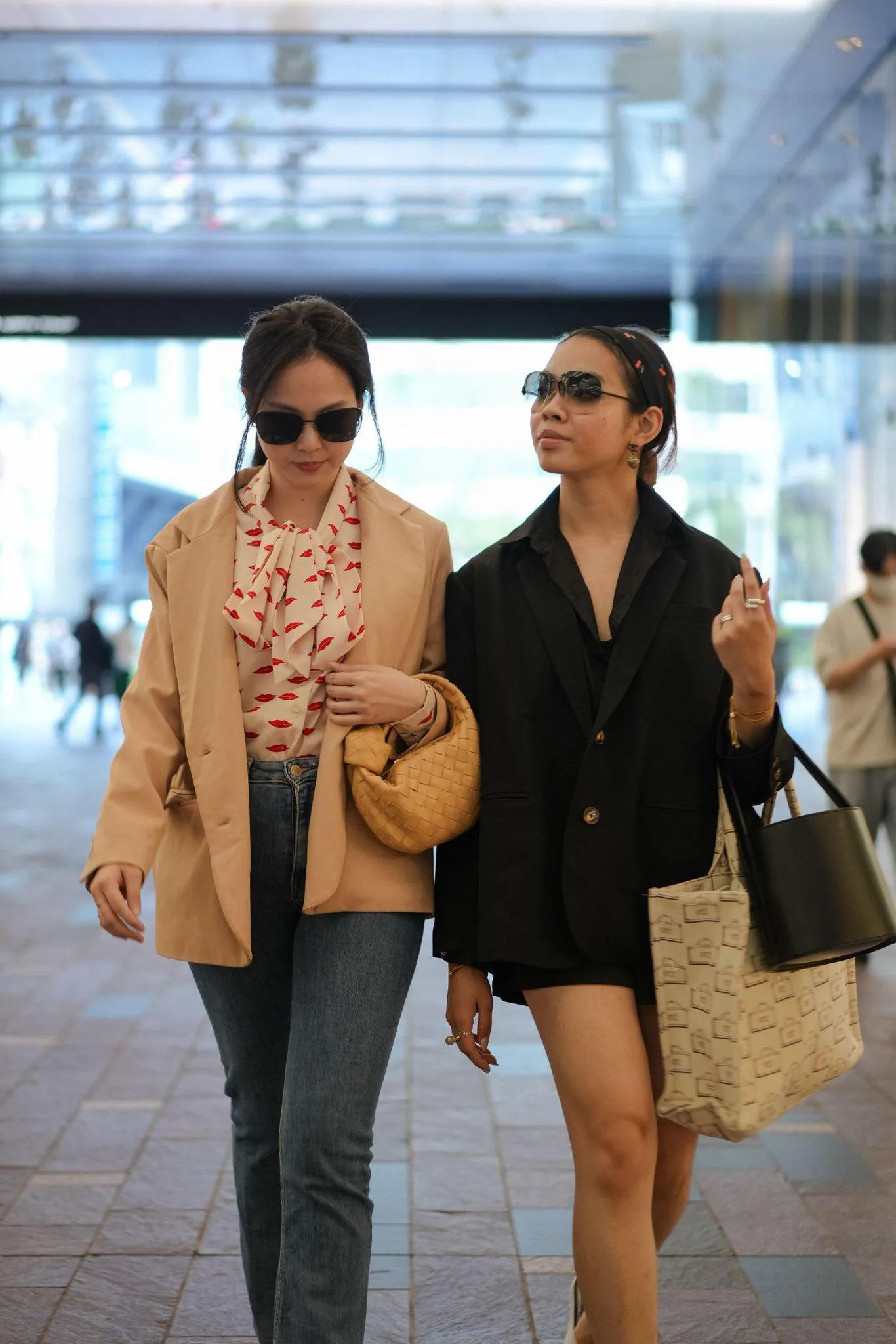 AKFORPM LOML BLAZER IN NOIR