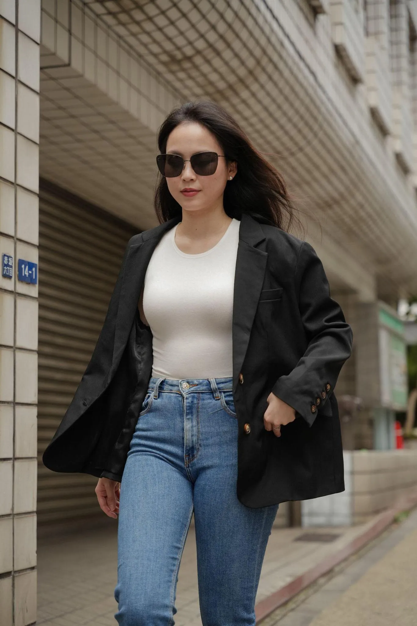 AKFORPM LOML BLAZER IN NOIR