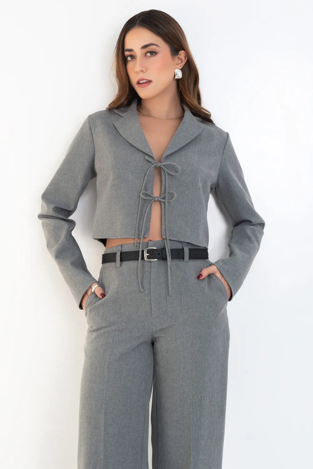 Blazer corto con lazos frontales