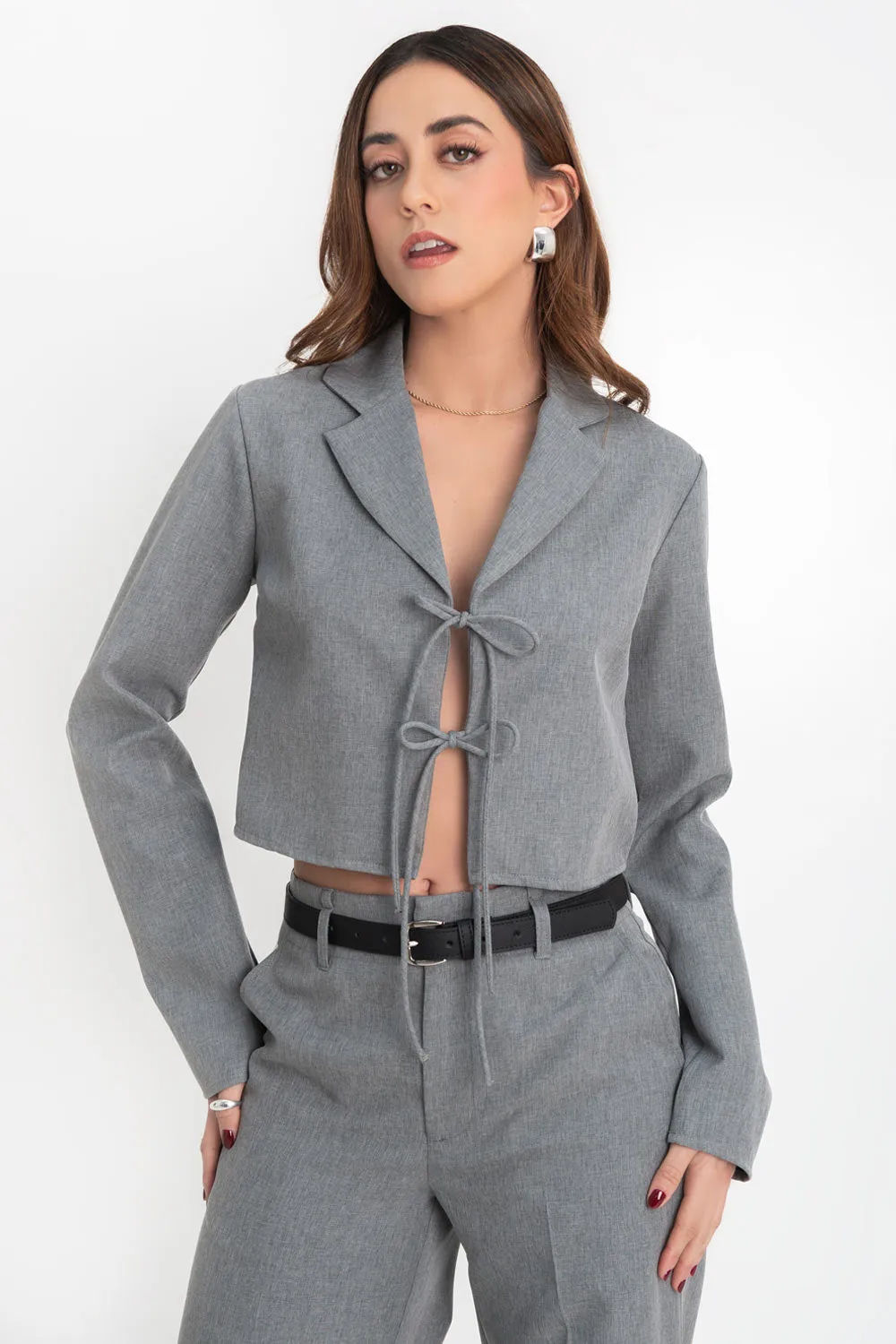 Blazer corto con lazos frontales