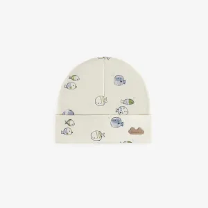 Bonnet crème à motif de poissons bleus et verts en coton biologique, naissance || Cream hat with blue and green fish print in organic cotton, newborn