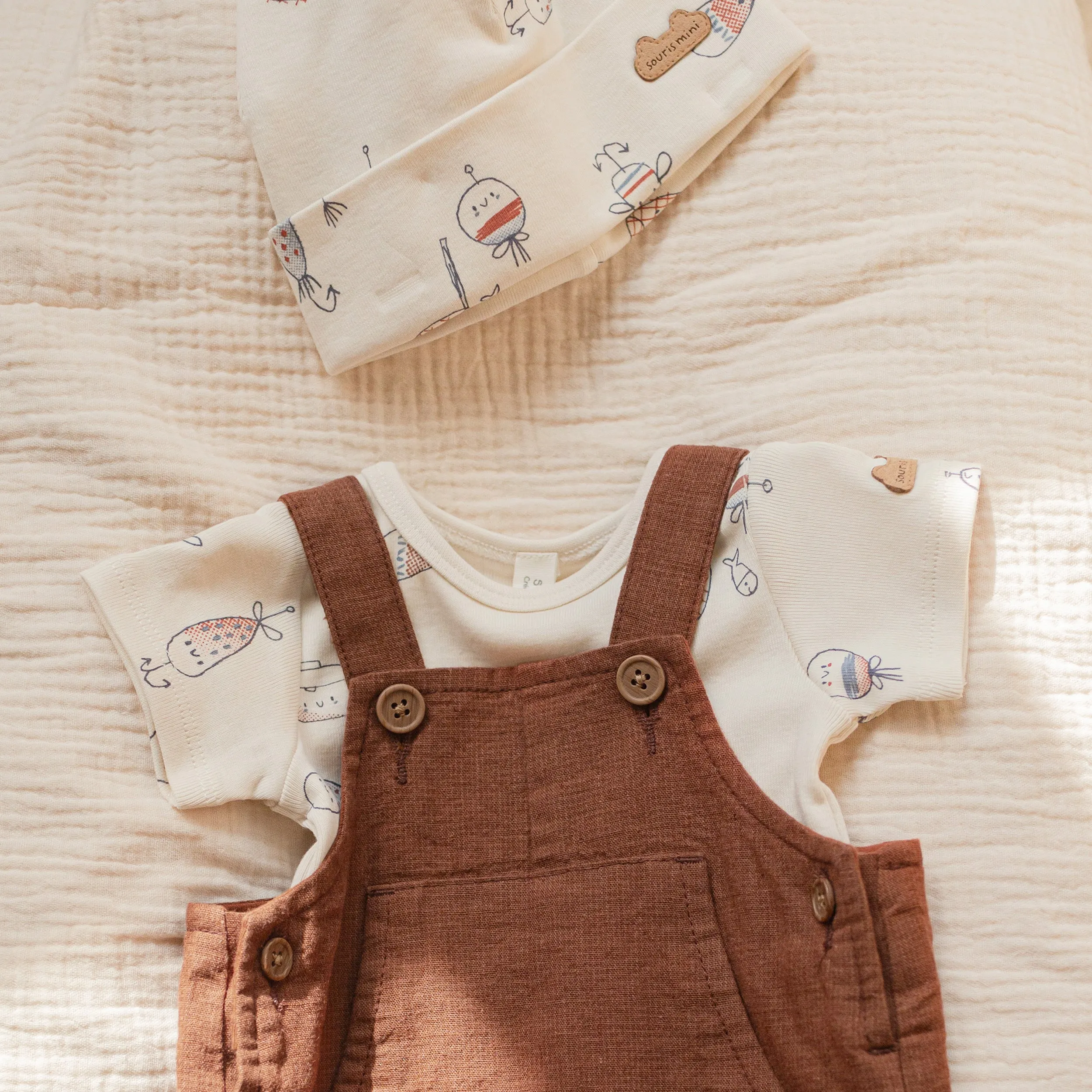 Bonnet crème à motifs en coton biologique extensible, naissance || Cream patterned hat in stretch organic cotton, newborn