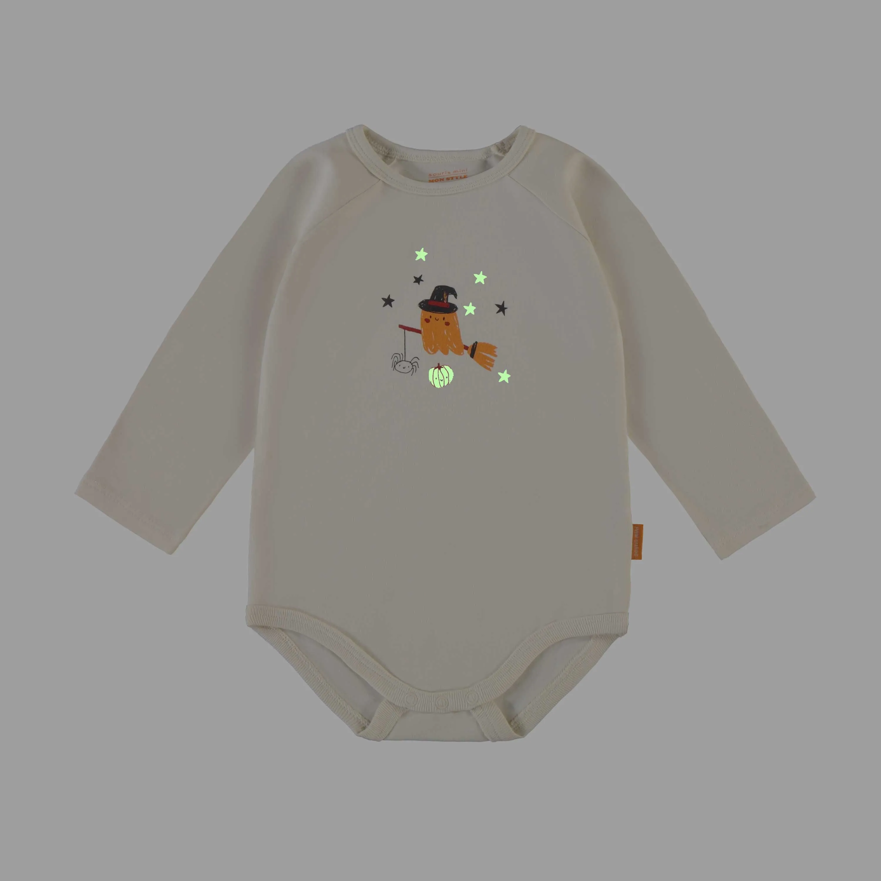 Cache-couche crème avec un imprimé d'Halloween phosphorescent en jersey extensible, bébé || Cream bodysuit with glow in the dark Halloween print in stretch jersey, baby