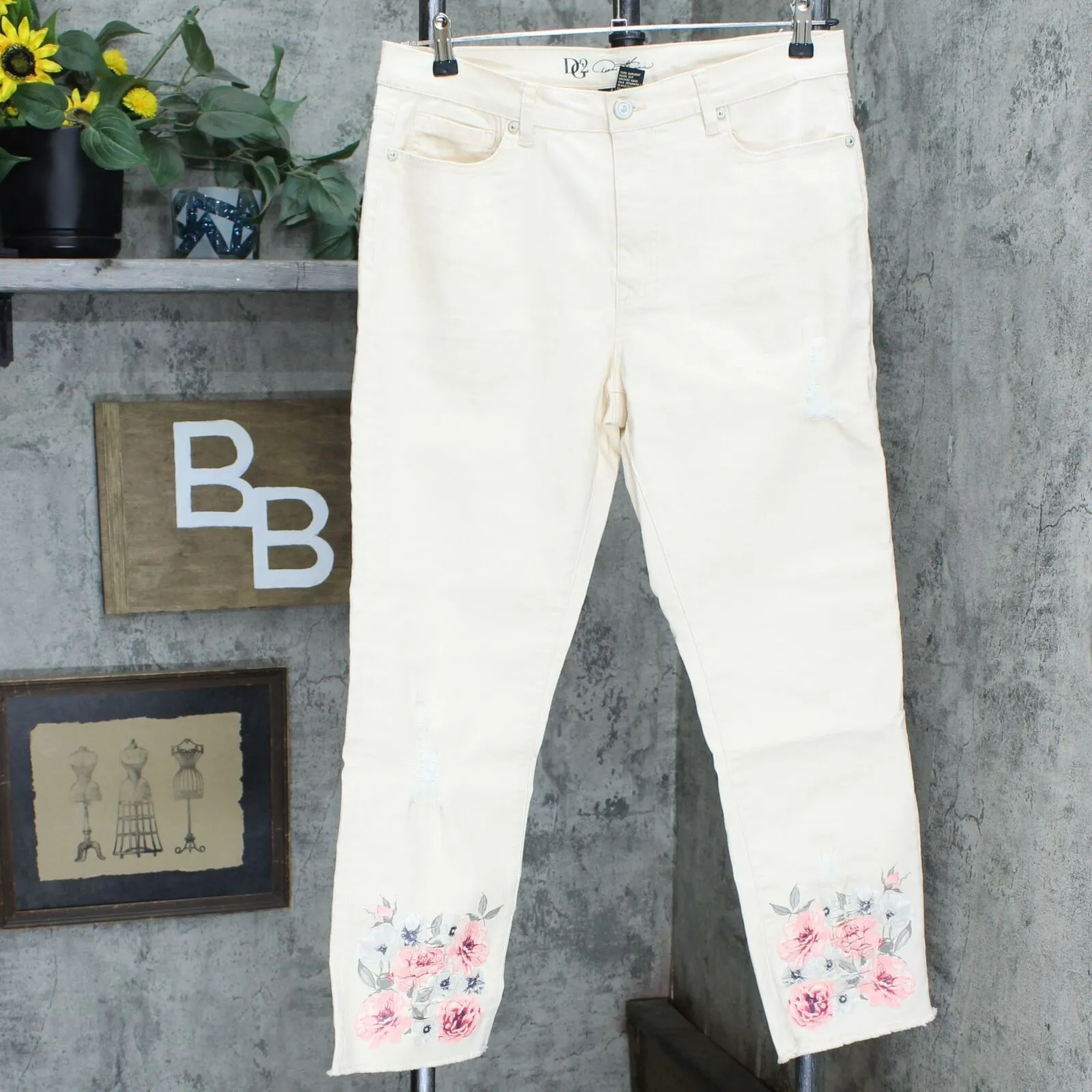 DG2 by Diane Gilman Classic Stretch Floral Fray-Hem Ankle Jeans Cream 12