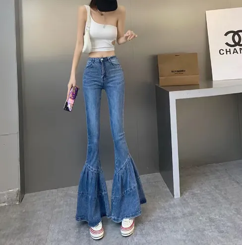 High-Waist Schlagjeans - Mia