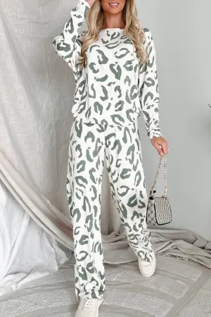 Leopard Print Loungewear Set – Long Sleeve Top & Pants in Soft Stretch Fabric