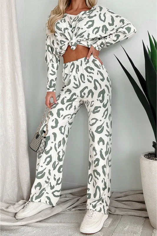 Leopard Print Loungewear Set – Long Sleeve Top & Pants in Soft Stretch Fabric