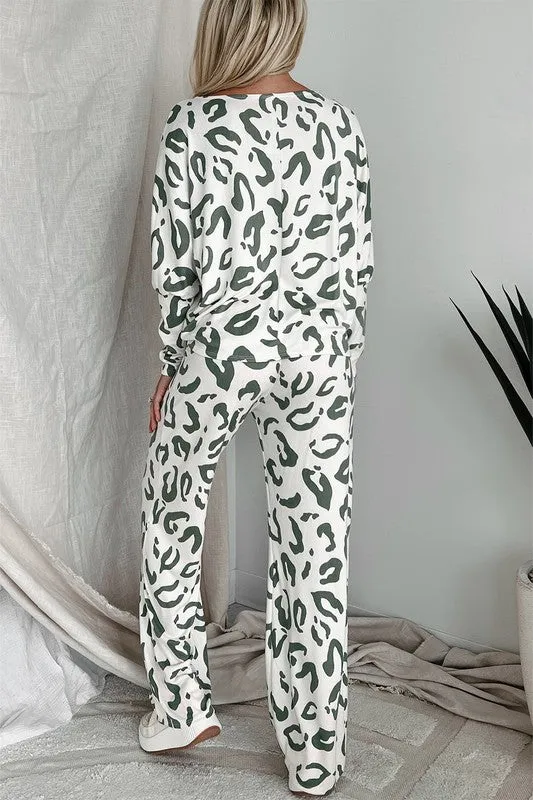 Leopard Print Loungewear Set – Long Sleeve Top & Pants in Soft Stretch Fabric