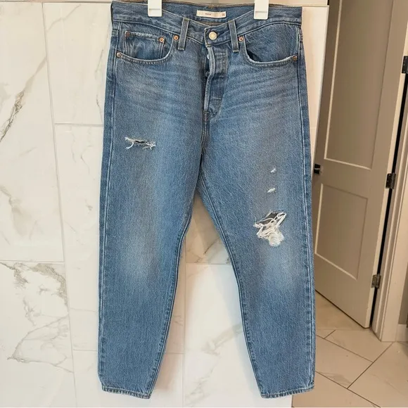Levi’s wedgie jeans