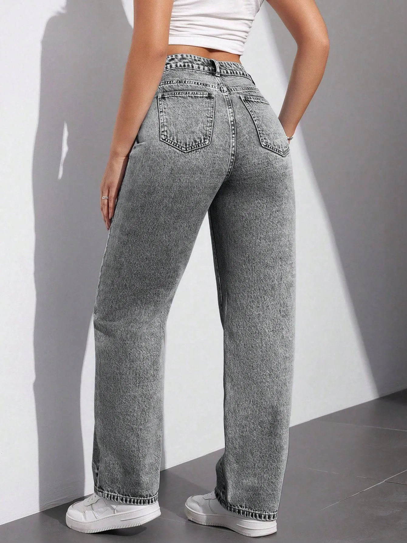 Modern Straight Cut Jeans