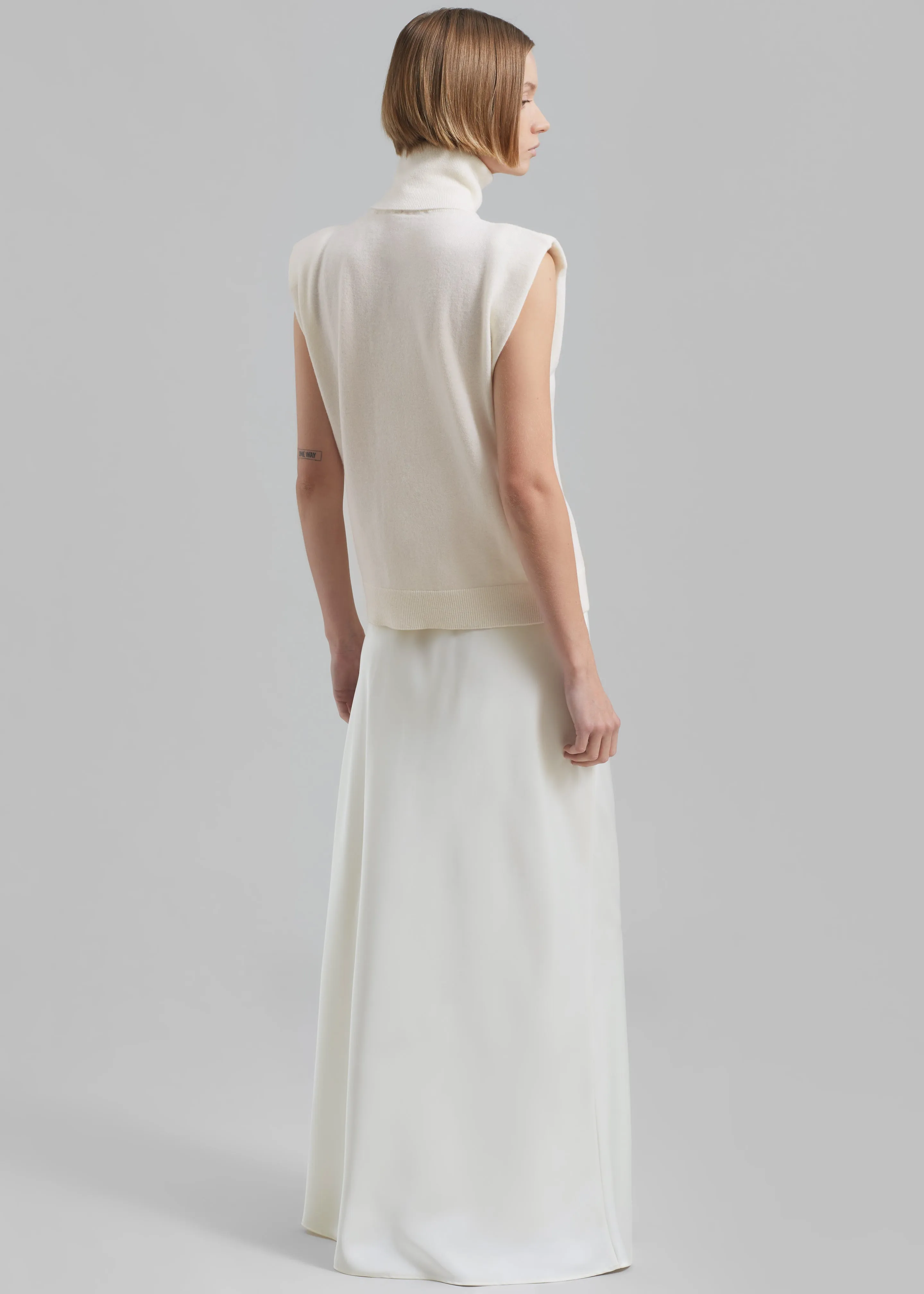 Nadia Thin Padded Sleeveless Turtleneck - Ivory