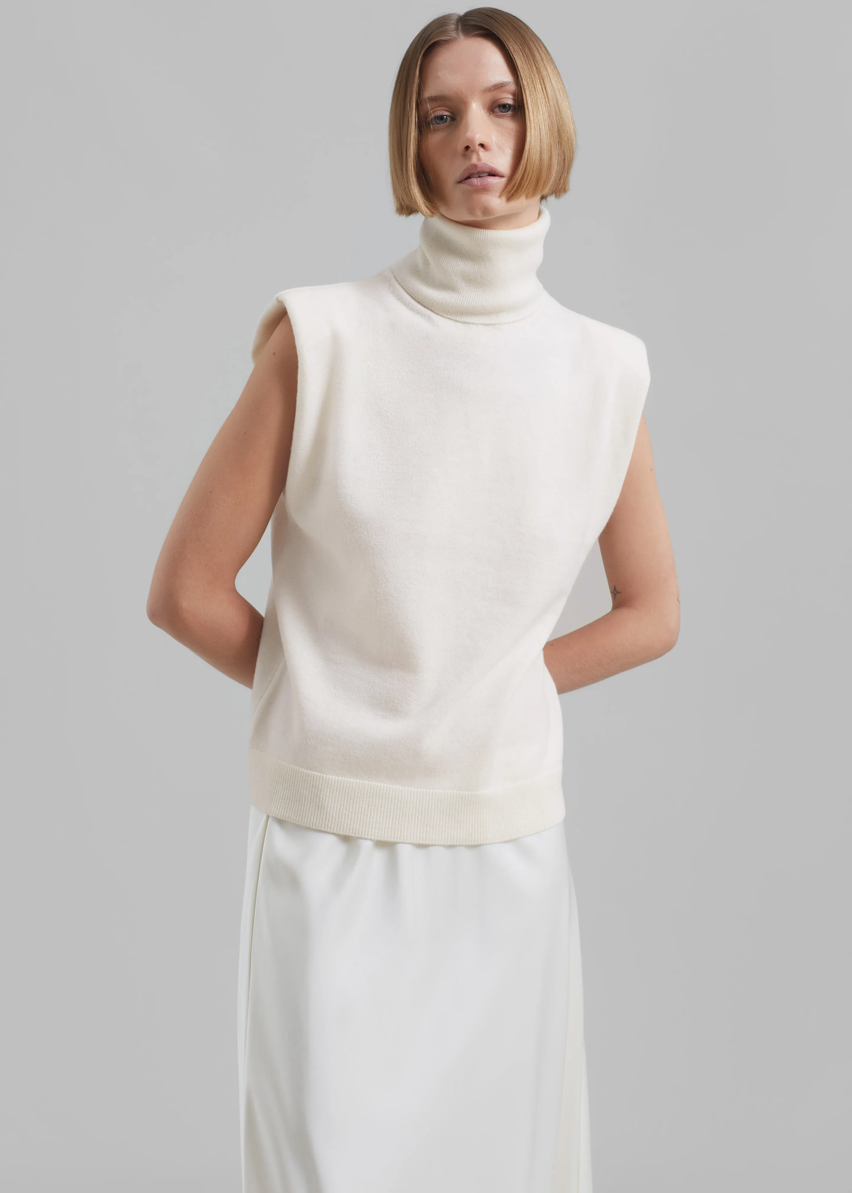 Nadia Thin Padded Sleeveless Turtleneck - Ivory