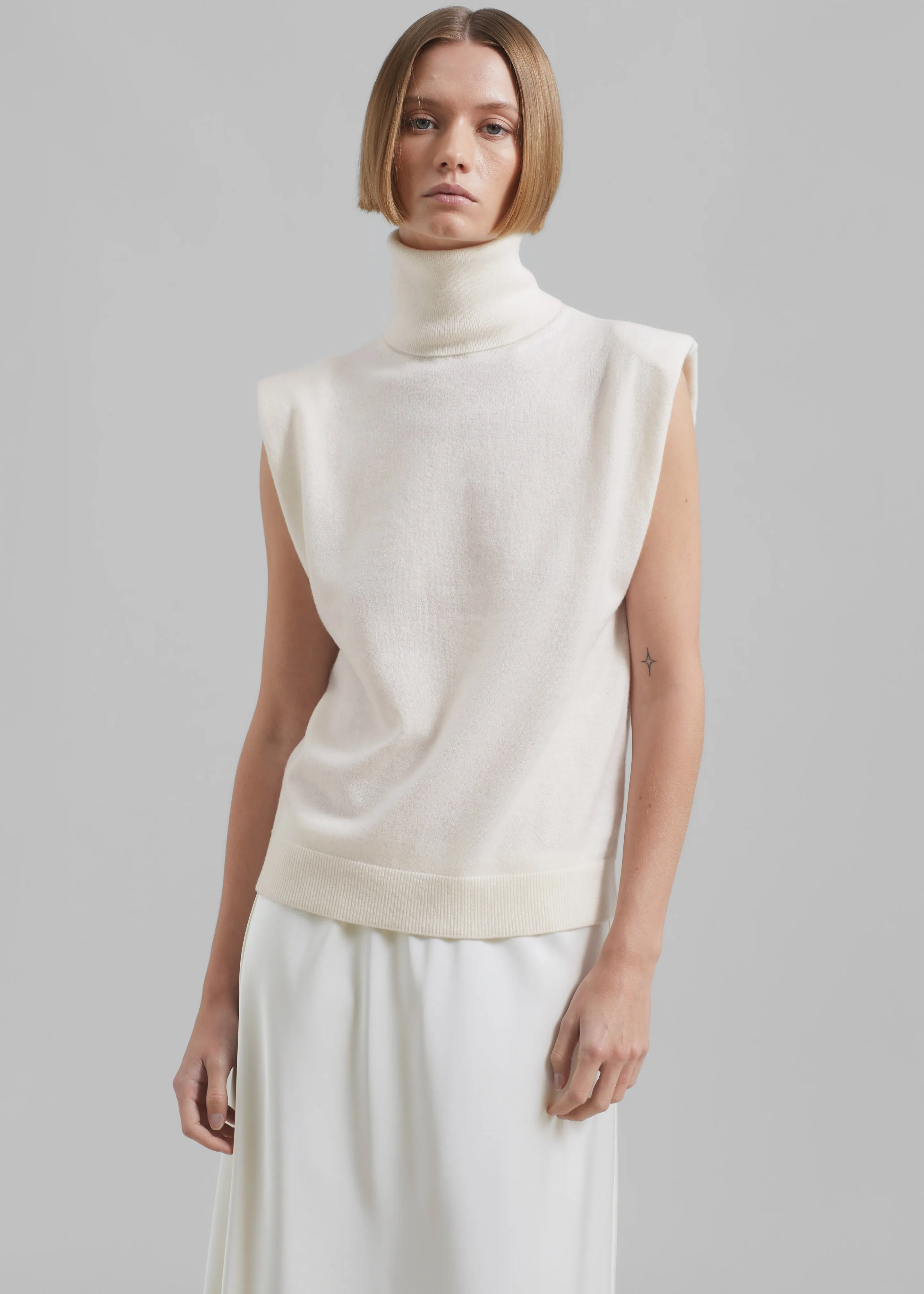 Nadia Thin Padded Sleeveless Turtleneck - Ivory