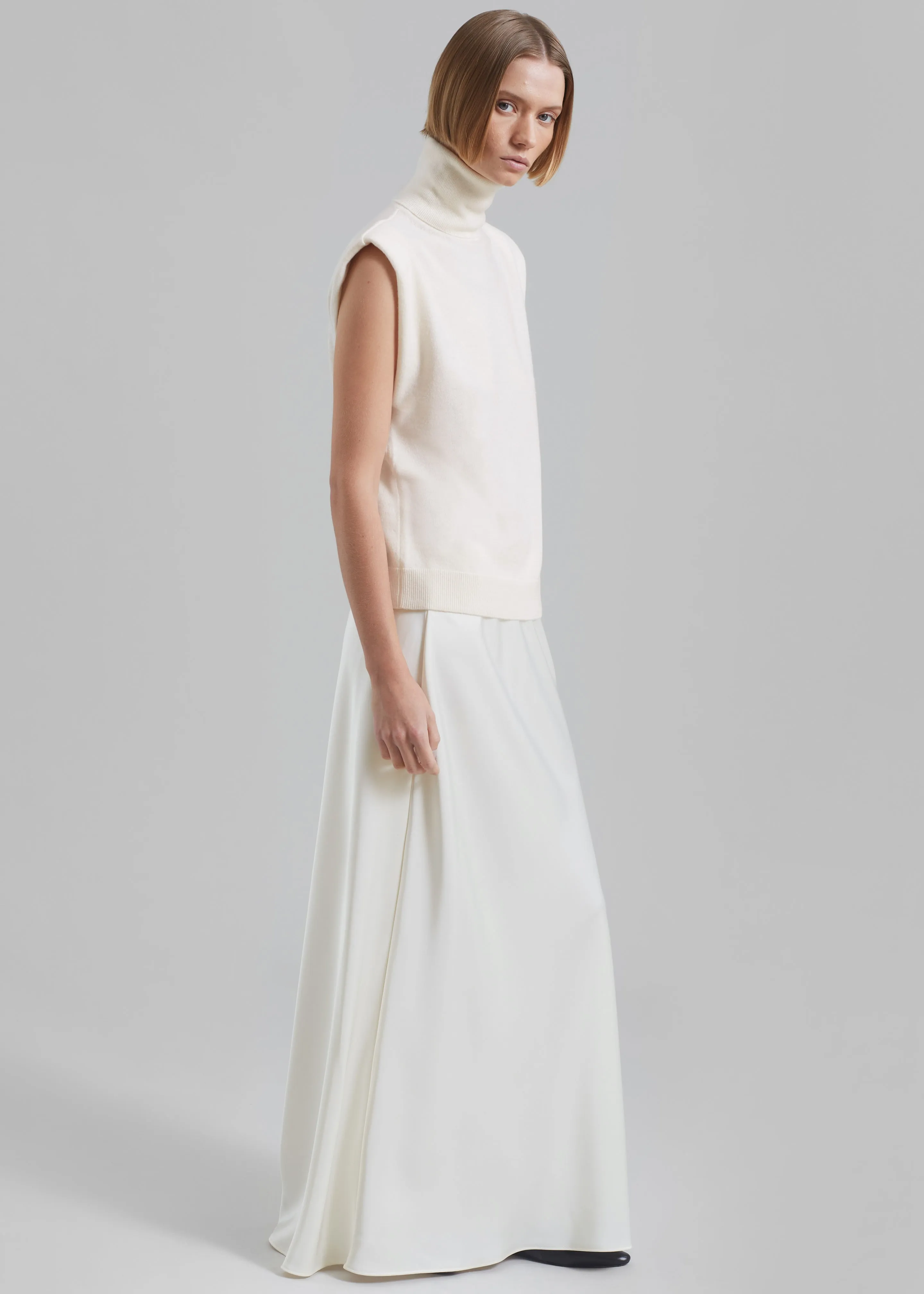 Nadia Thin Padded Sleeveless Turtleneck - Ivory