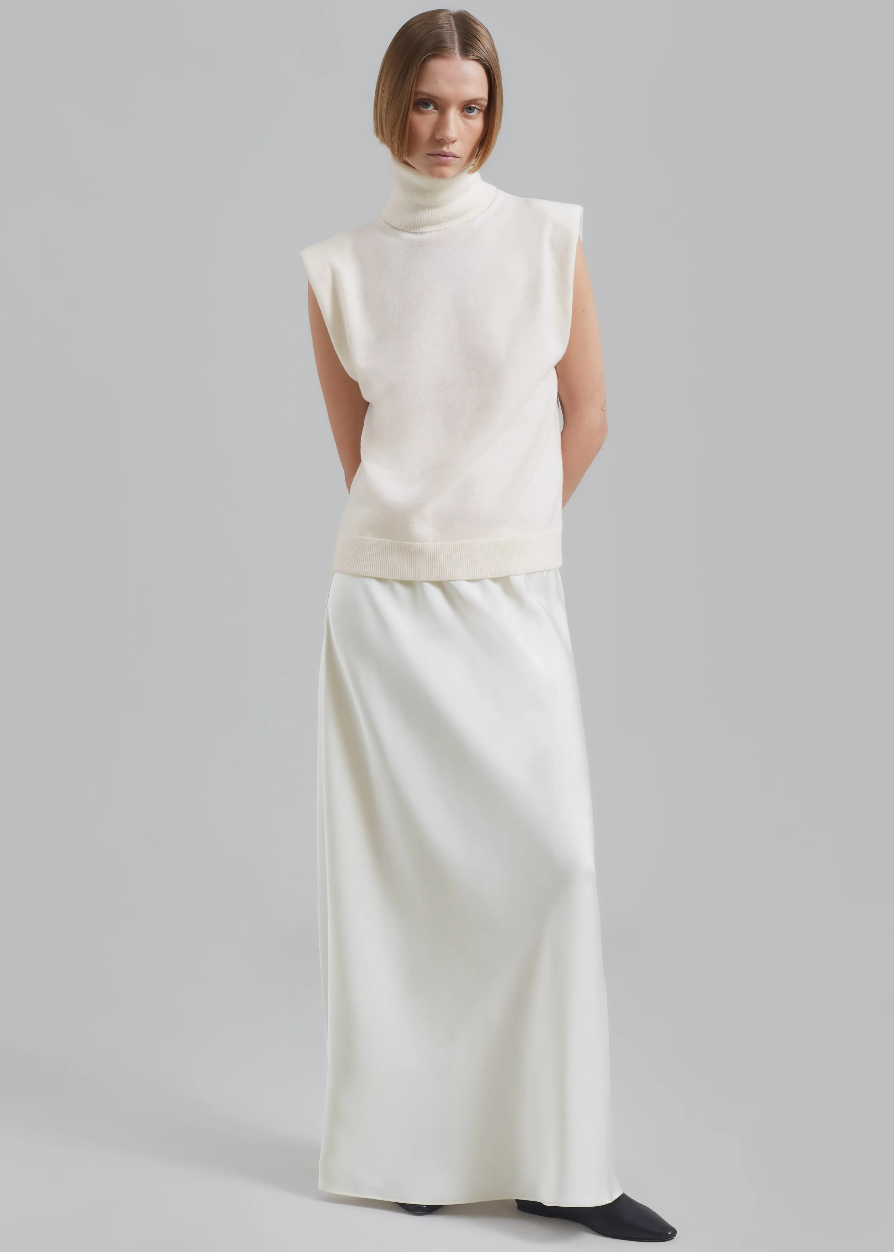 Nadia Thin Padded Sleeveless Turtleneck - Ivory