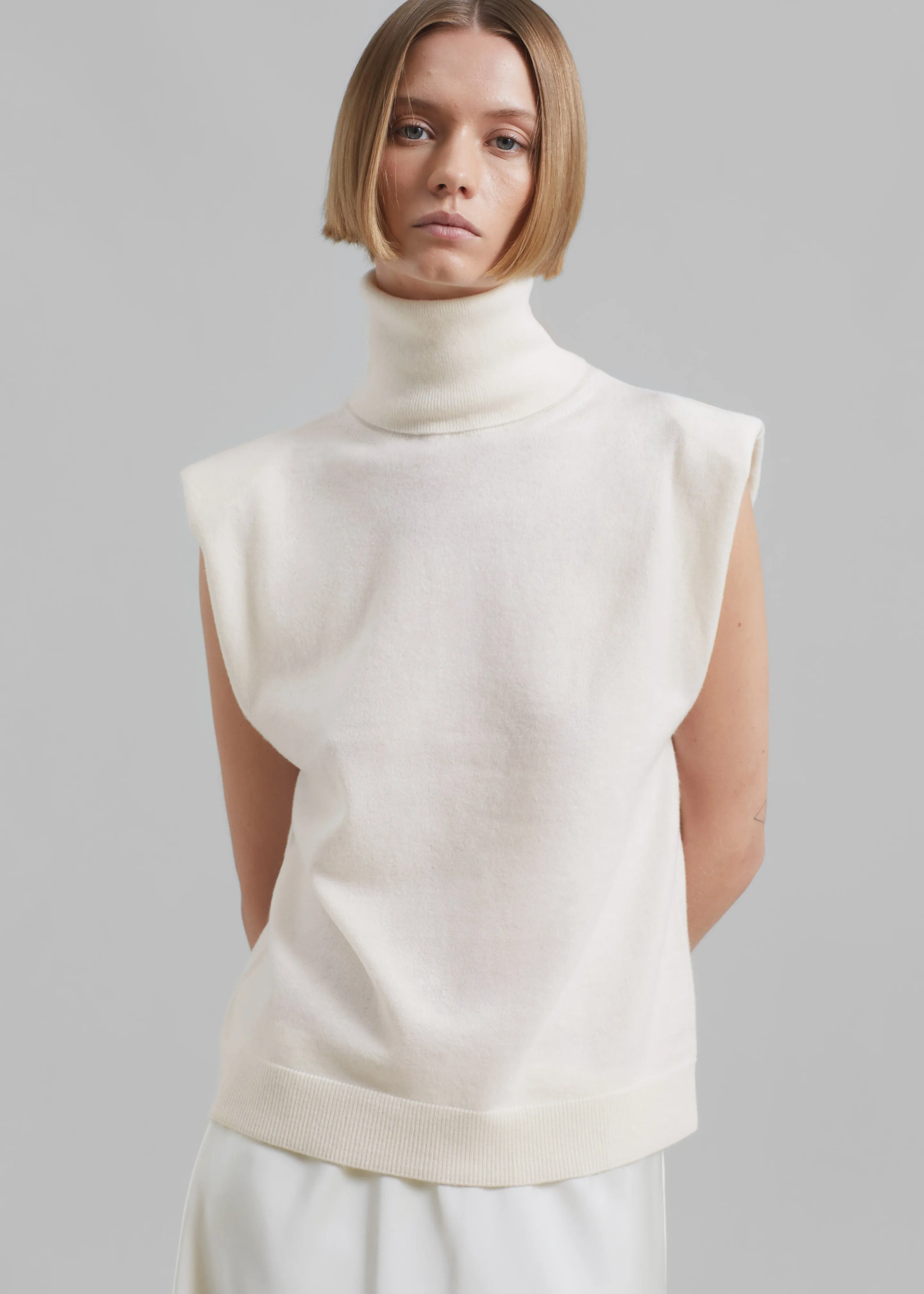 Nadia Thin Padded Sleeveless Turtleneck - Ivory