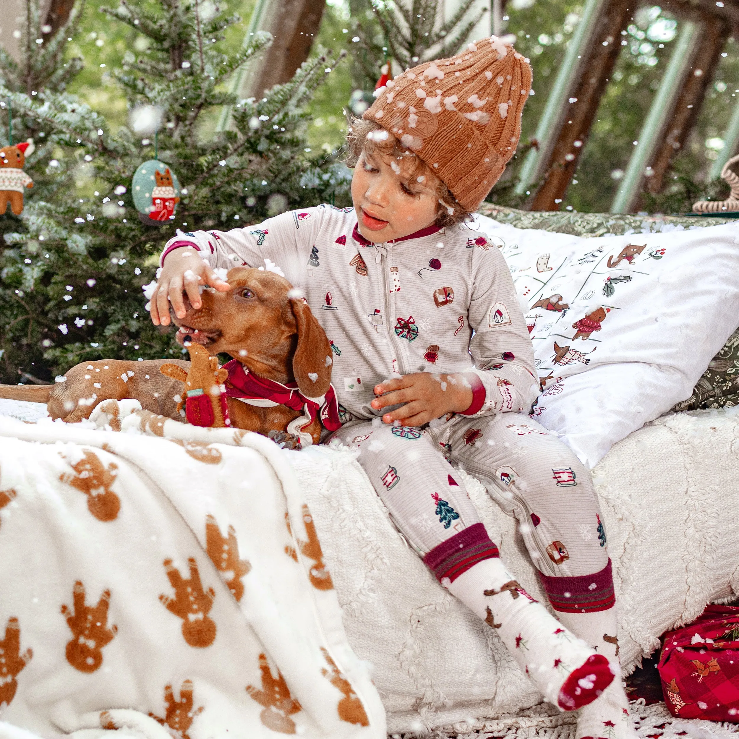 Pyjama des fêtes gris une-pièce en polyester brossé, bébé || Gray one-piece holiday pajama in brushed polyester, baby