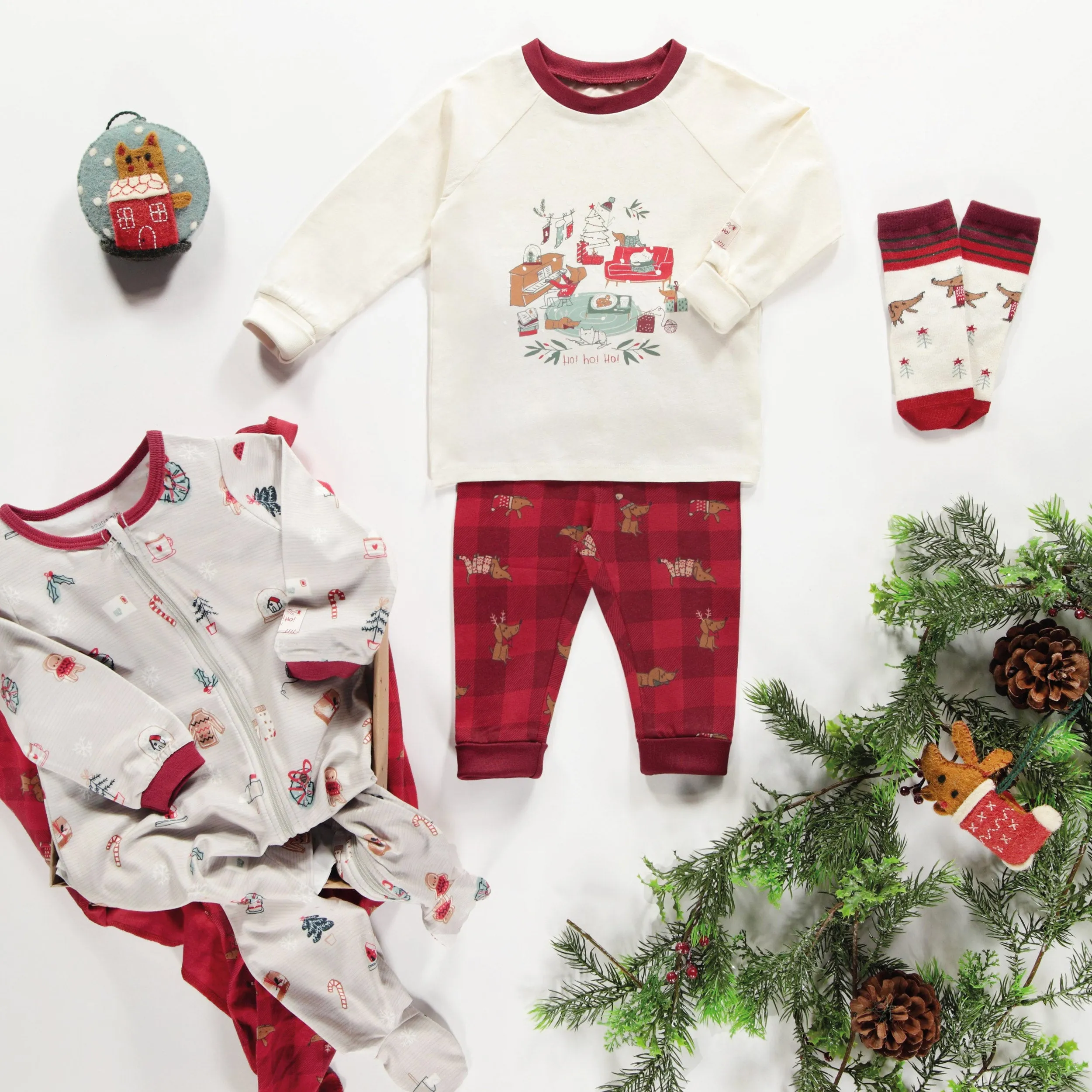 Pyjama des fêtes gris une-pièce en polyester brossé, bébé || Gray one-piece holiday pajama in brushed polyester, baby