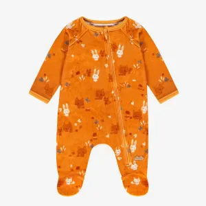 Pyjama une pièce abricot au motifs de renards en velours, naissance || Apricot-colored fox print one piece pajamas in velvet, newborn