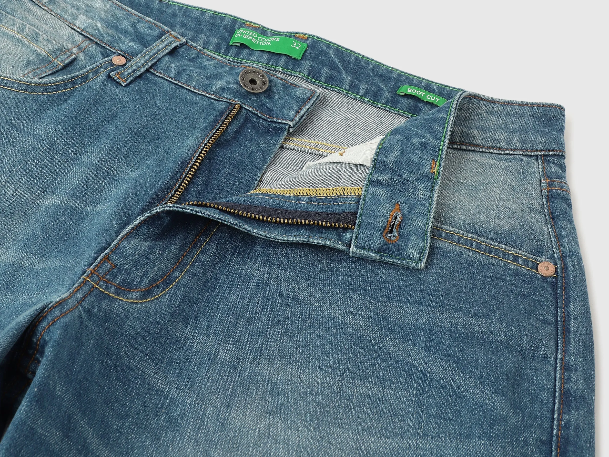Solid Boot leg Fit Jeans