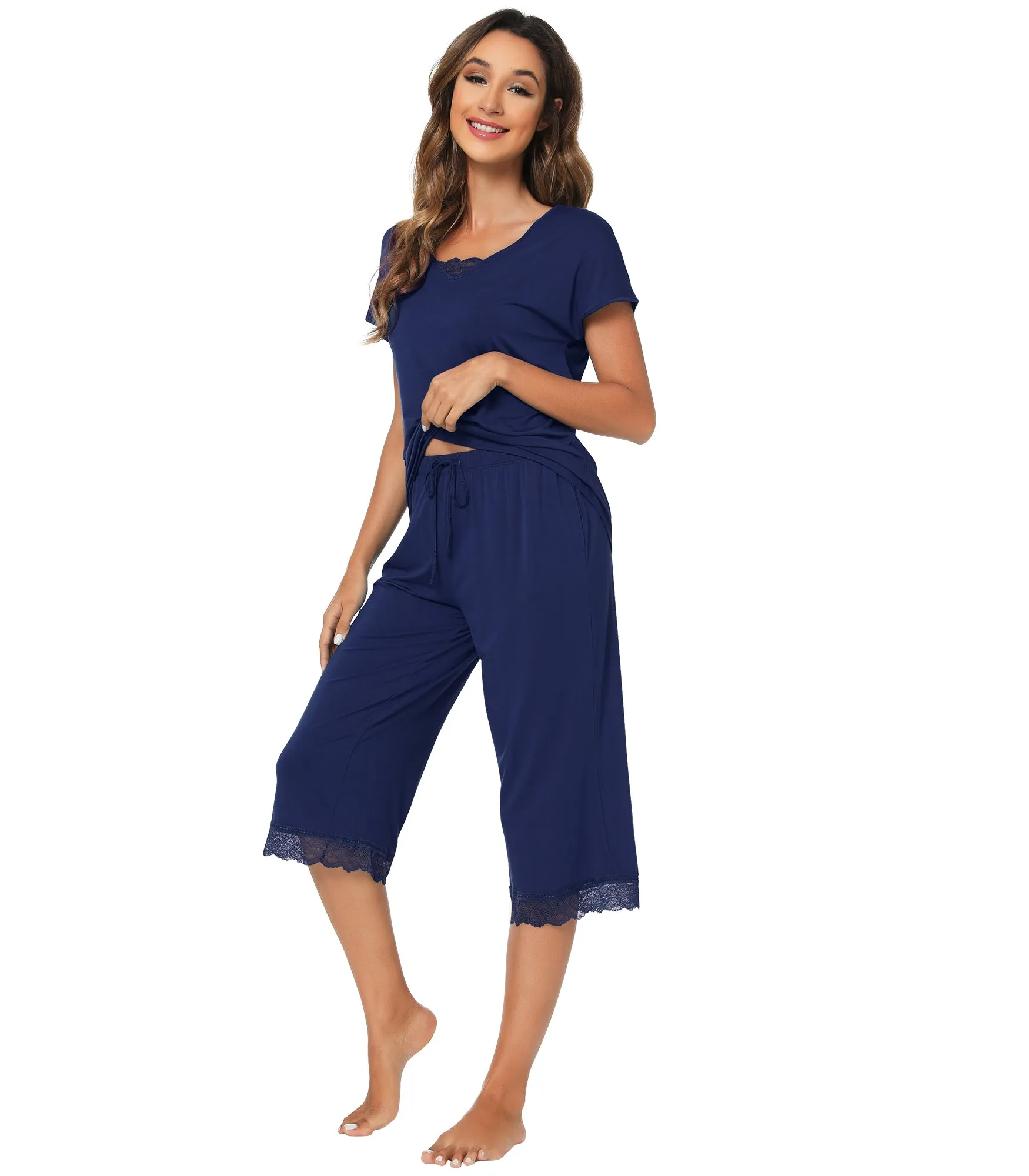 WiWi Bamboo Pajamas Set Short Sleeve Tops with Capri Pants Pjs