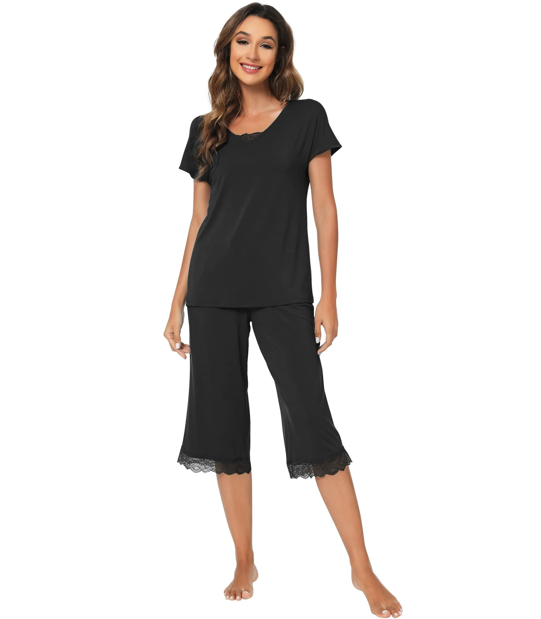 WiWi Bamboo Pajamas Set Short Sleeve Tops with Capri Pants Pjs