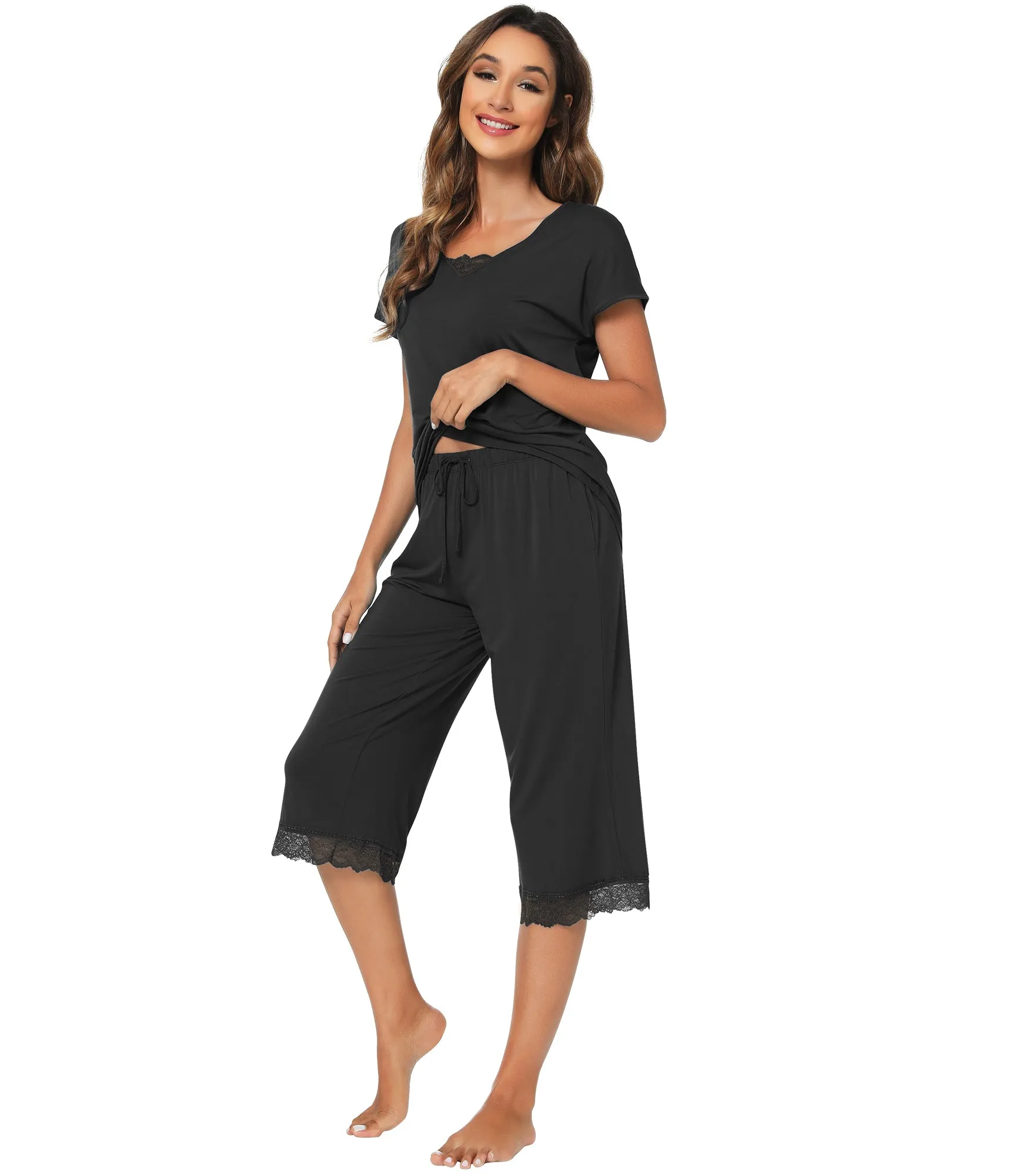 WiWi Bamboo Pajamas Set Short Sleeve Tops with Capri Pants Pjs