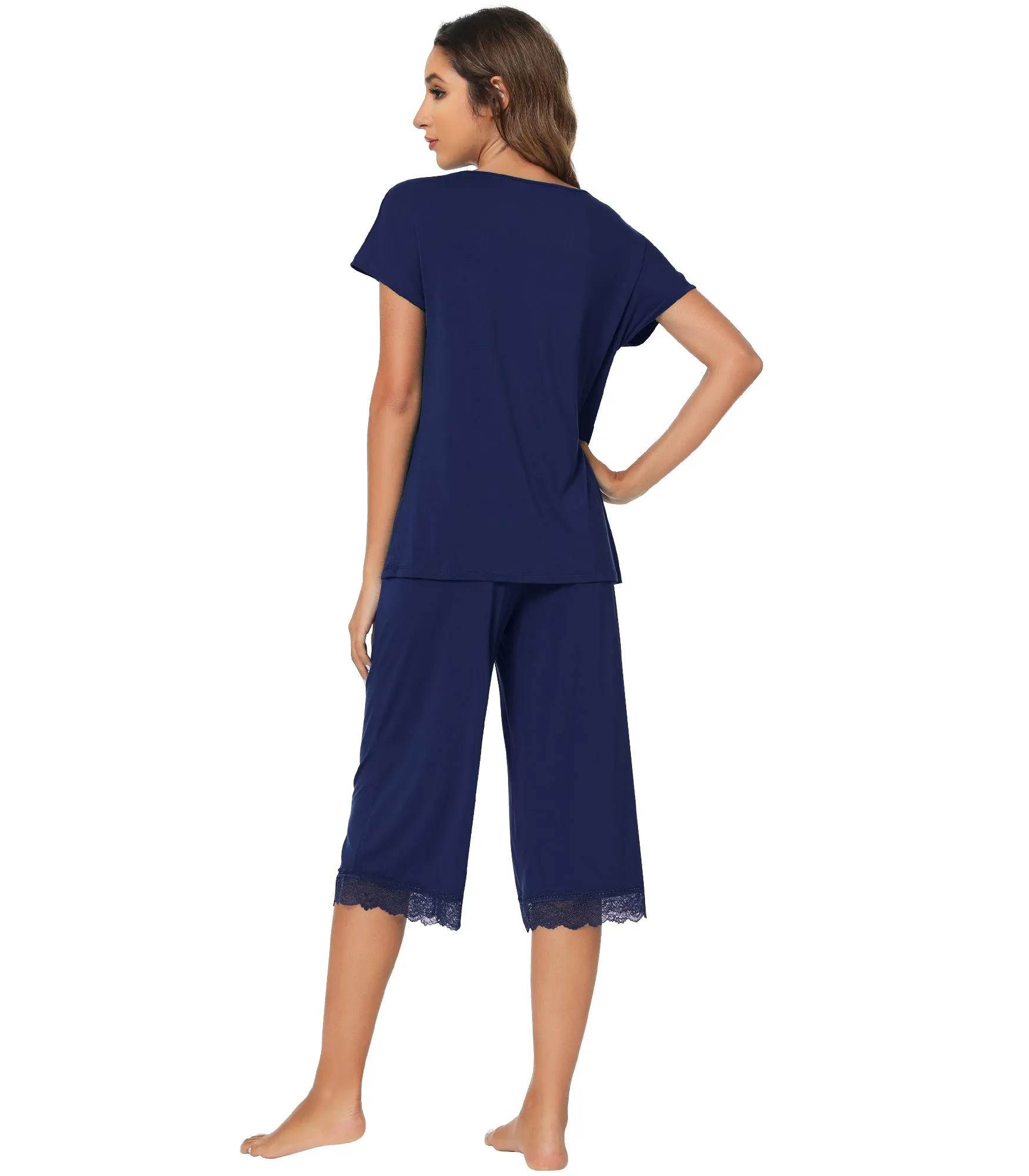 WiWi Bamboo Pajamas Set Short Sleeve Tops with Capri Pants Pjs