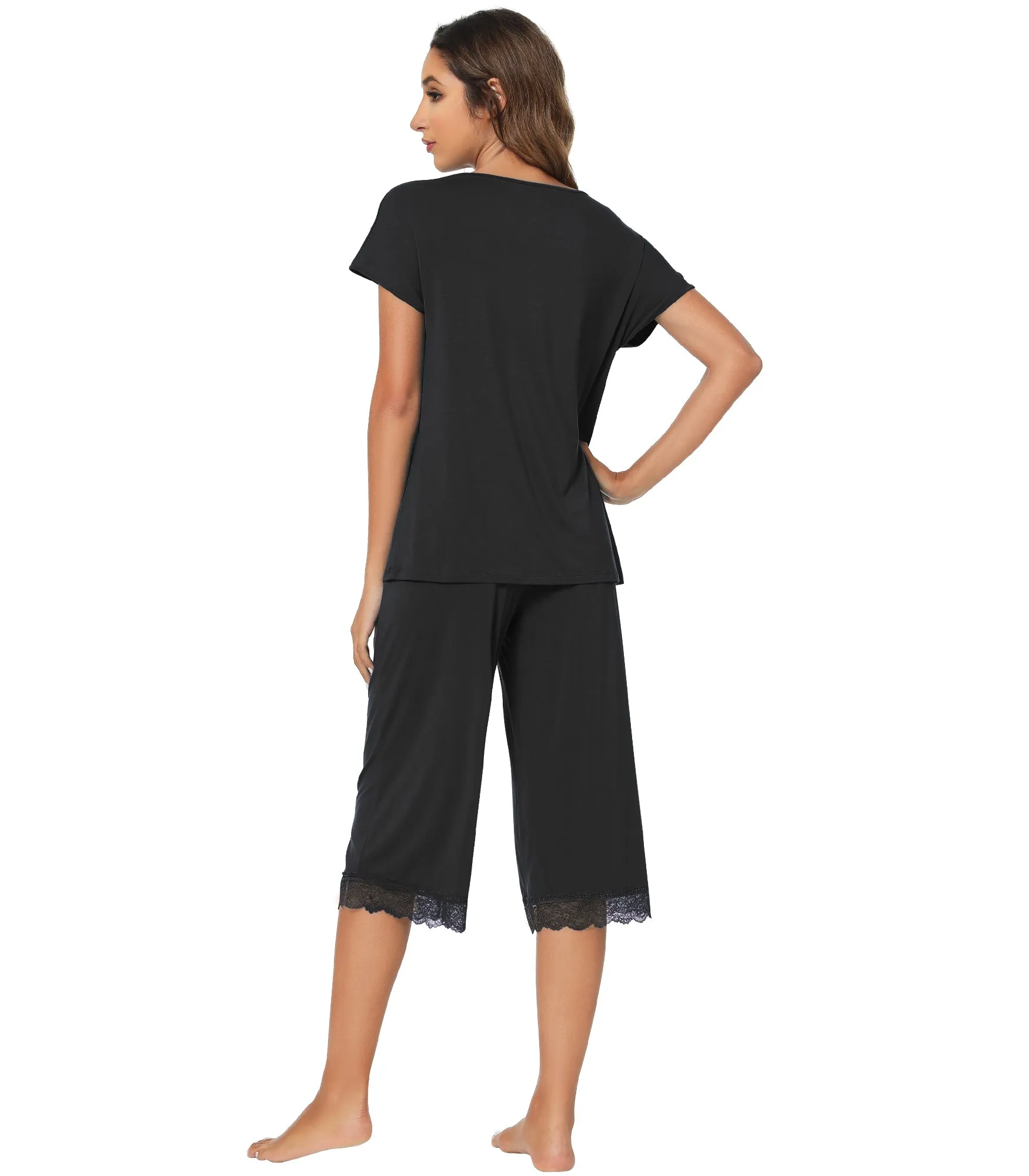 WiWi Bamboo Pajamas Set Short Sleeve Tops with Capri Pants Pjs